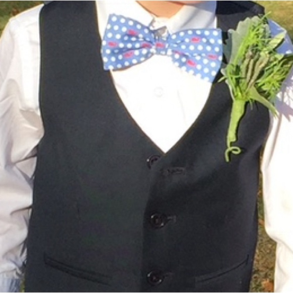 Vineyard Vines Boys Bowtie - one available